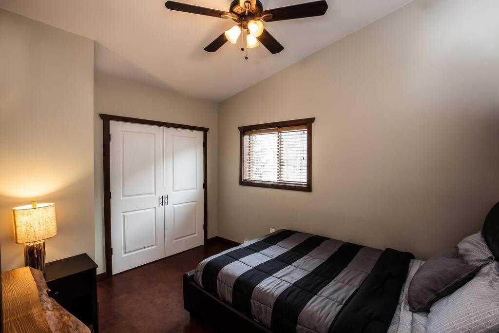 The Best 2 Bedrooms Suite In Revelstoke! Bagian luar foto