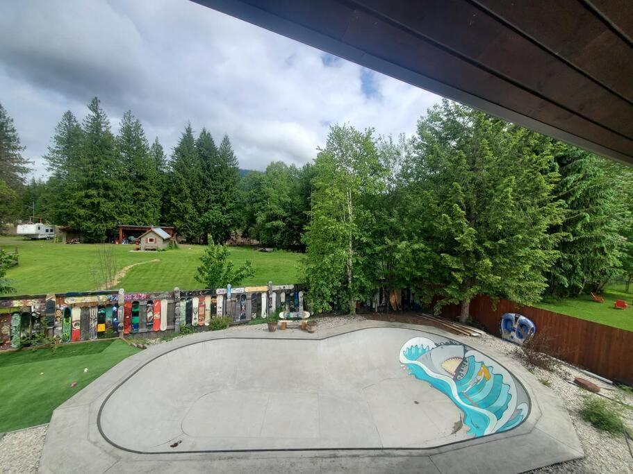 The Best 2 Bedrooms Suite In Revelstoke! Bagian luar foto