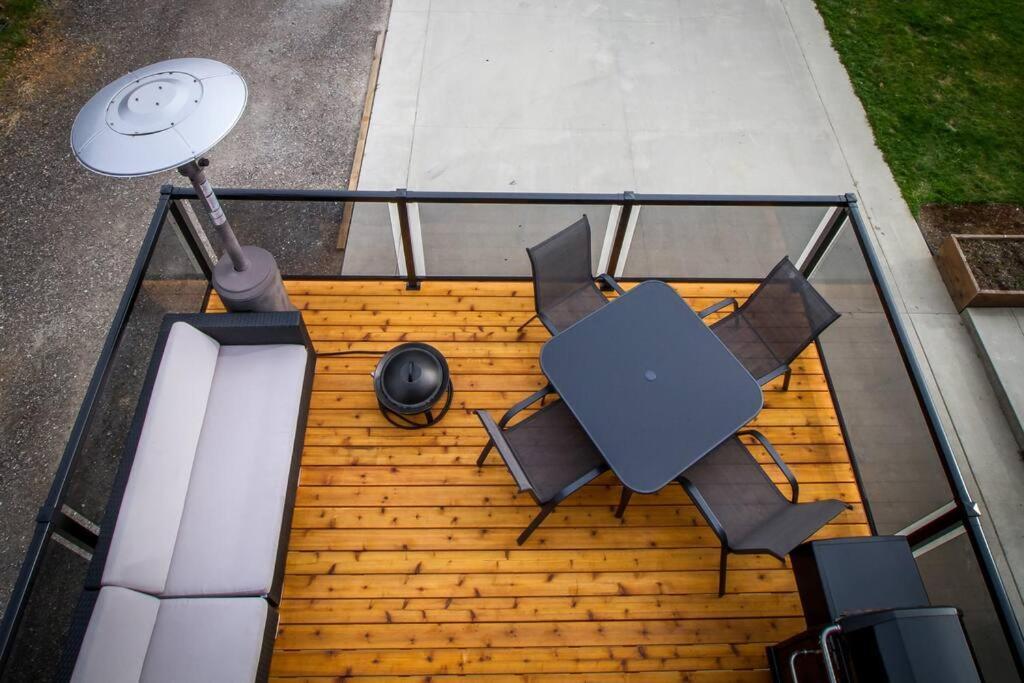 The Best 2 Bedrooms Suite In Revelstoke! Bagian luar foto