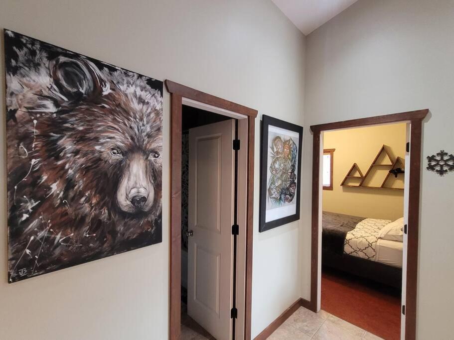 The Best 2 Bedrooms Suite In Revelstoke! Bagian luar foto