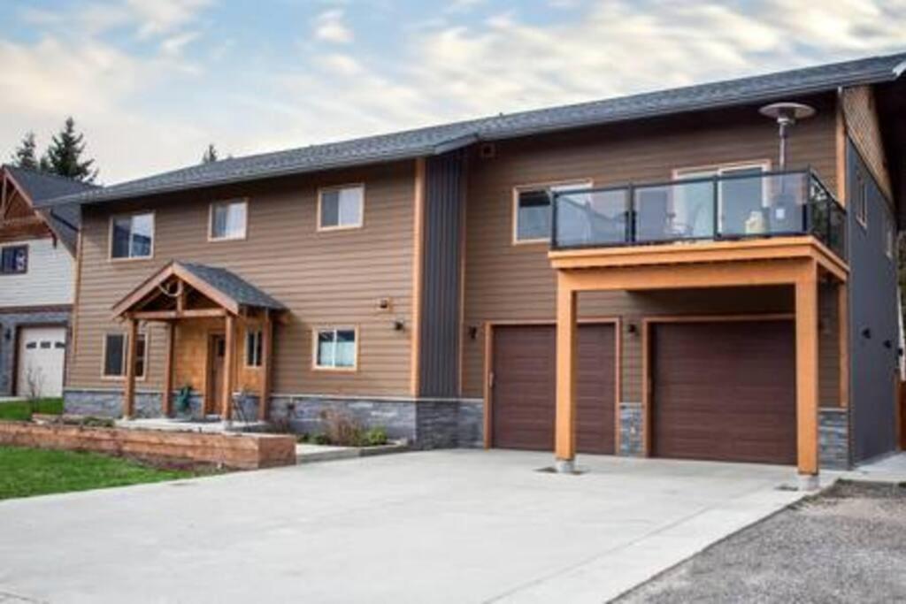 The Best 2 Bedrooms Suite In Revelstoke! Bagian luar foto